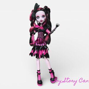 RESERVED! Draculaura Sweet Screams Monster High Doll